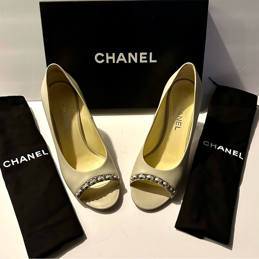 CHANEL HEELS